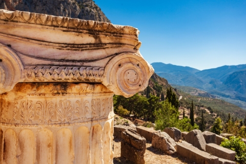 Desde Atenas: excursión privada de un día a la mítica Delfos y Arajova