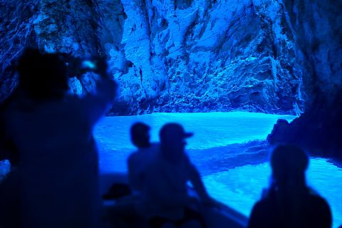 Из Трогира и Сплита: тур на целый день по Голубой пещере и острову Хвар