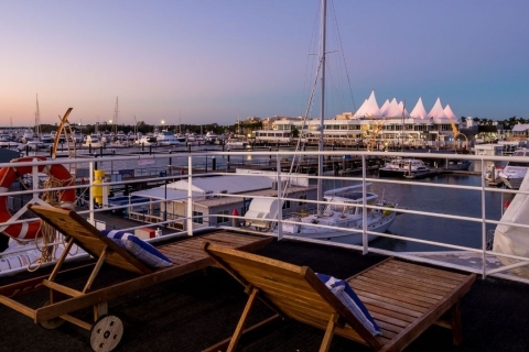 Gold Coast: Sunset Guided Boat Cruise Standard option