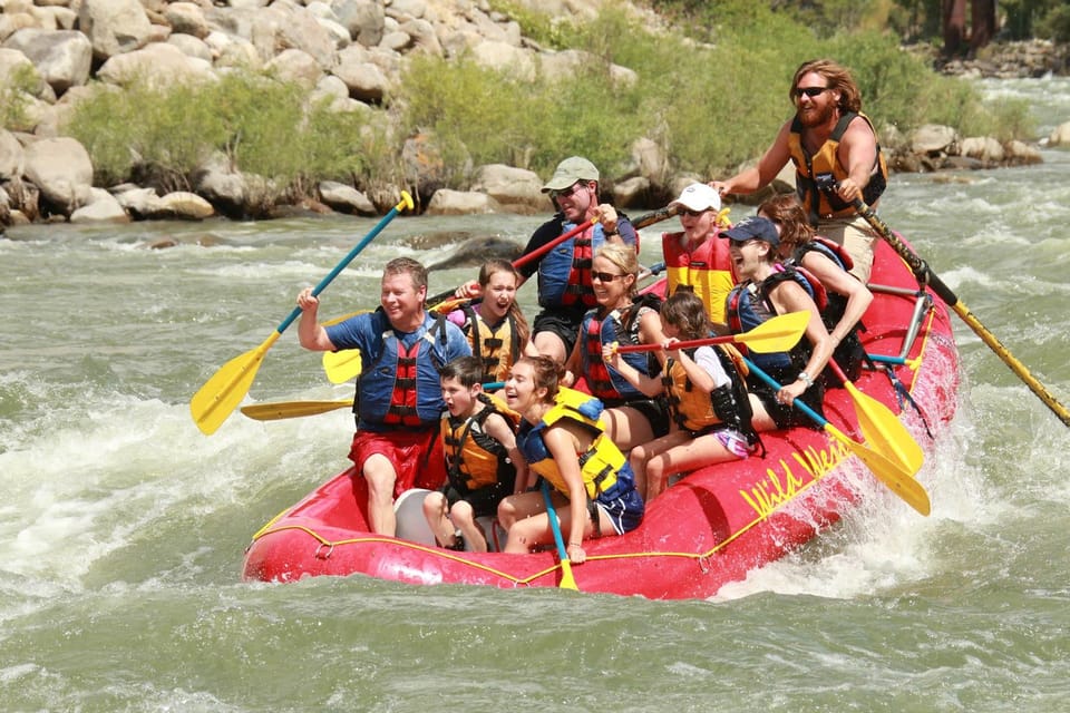 Iš Gardinerio: Yellowstone River Whitewater Rafting & Lunch | GetYourGuide
