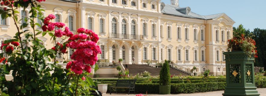 Da Riga: gita giornaliera privata al Palazzo Rundale e alla collina delle croci