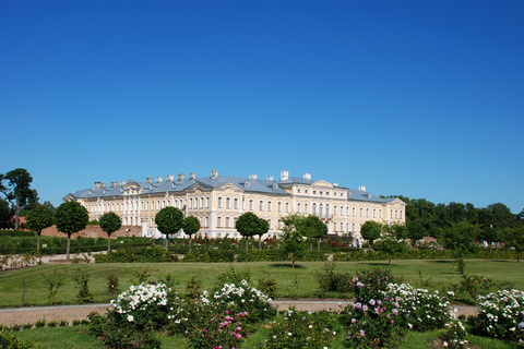 From Riga: Rundale Palace & Hill of Crosses Private Day Trip