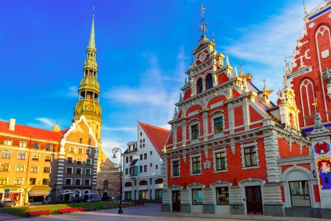 Van Vilnius: privétransfer naar Riga met 2 tourstops