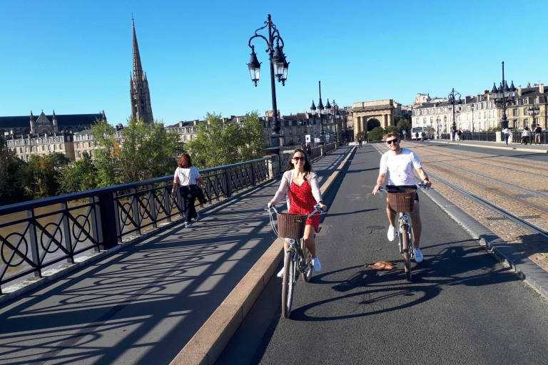Bordeaux: wycieczka rowerowa z przewodnikiemPrzewodnik na żywo