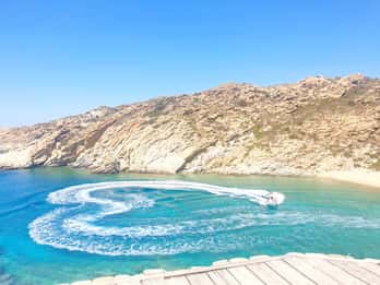 Da Milopotas: crociera panoramica di snorkeling sull'isola di Ios