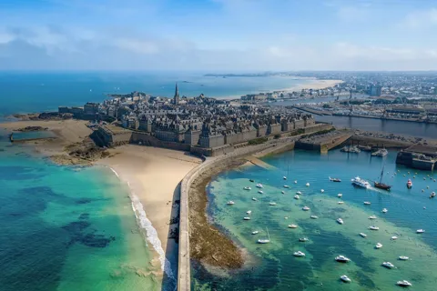 Saint-Malo: Private Guided Tour of the Historic Walled City