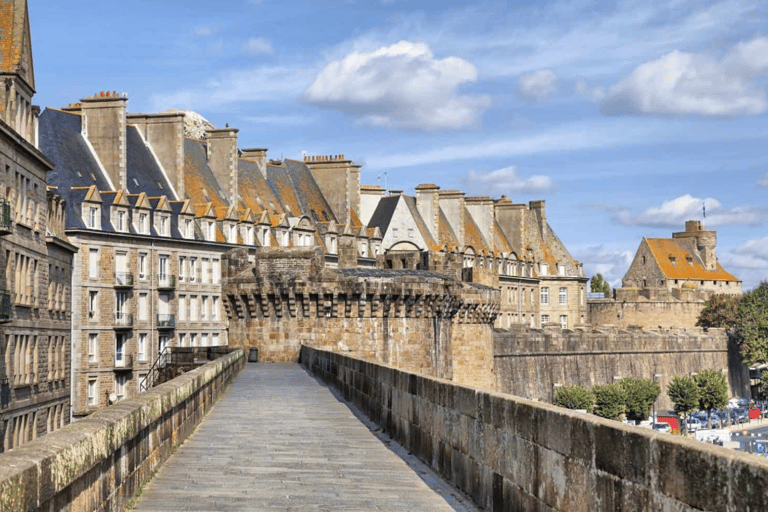 Saint-Malo: Private Guided Tour of the Historic Walled City Saint-Malo: 2-Hour Private Walking Tour & Commentary