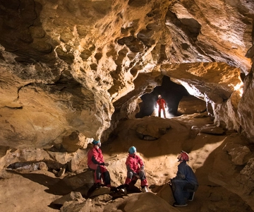 Budapest: Adventure Caving Tour with Guide