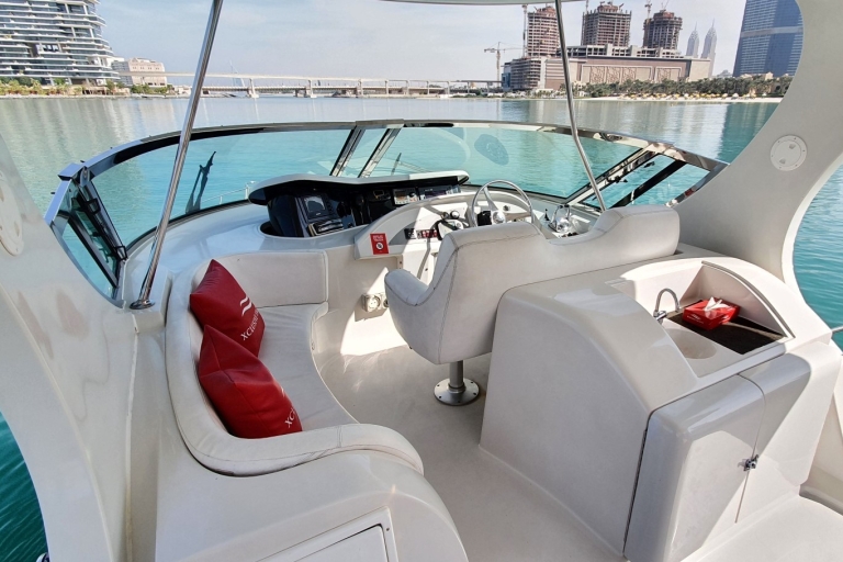 Dubaj: 2-godzinny prywatny jacht wycieczkowy z napojami bezalkoholowymiDubaj: czarter jachtu z prywatnym zwiedzaniem i napojami bezalkoholowymi