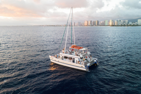 Oahu: Sunset Sail Cruise in Waikiki