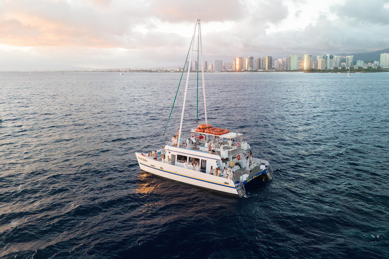 Oahu: Sunset Sail Cruise in Waikiki