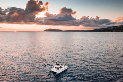 Honolulu: crucero privado en catamarán al atardecer con guía