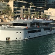 Dubai: Mega-Jachttour mit Abendessen vom Buffet