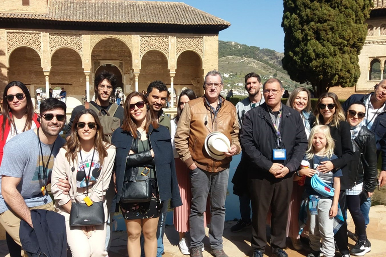 Granada: Alhambra, Nasrid Palaces, & Generalife Guided Tour Alhambra, Nasrid Palaces, & Generalife Guided Tour
