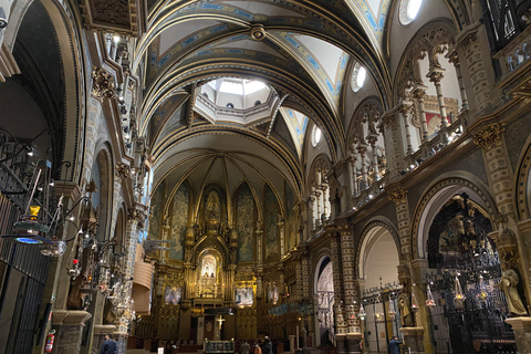 Van Barcelona: Montserrat-dagtrip met begeleide wandeling