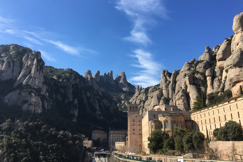 De Barcelona: viagem de dia inteiro a Montserrat com caminhada guiada