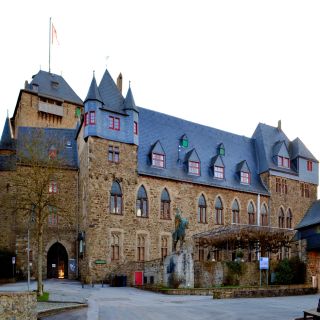 From Cologne: Private Burg Castle and Benrath Palace Trip