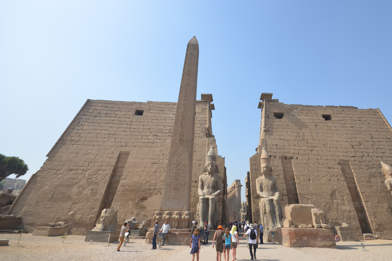 Desde El Cairo: viaje privado en avión a Luxor y globo aerostático