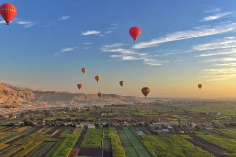 Von Kairo aus: Luxor & Heißluftballon Privatreise mit dem Flugzeug