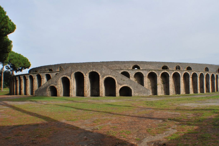 From Rome: Private Day Tour of Pompeii & Amalfi Coast