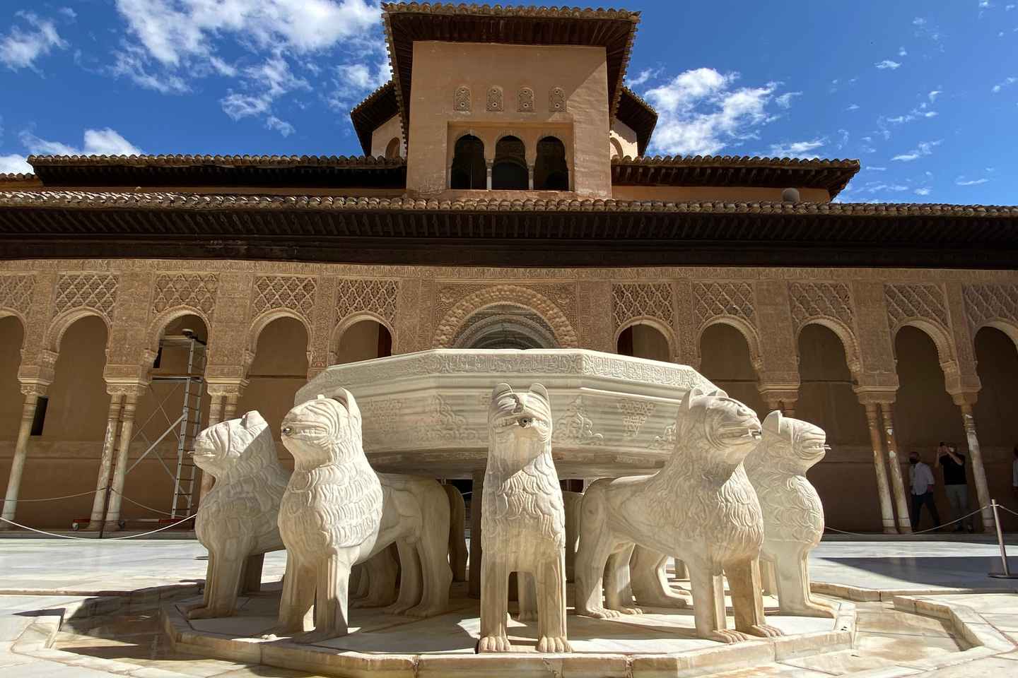 Granada: Alhambra & Generalife Fast-Track Guided Tour - Alhambra Tour in English