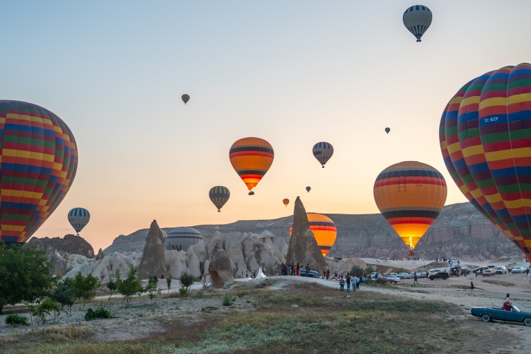 Goreme: Niedrogi lot balonem na gorące powietrze nad KapadocjąNiedrogi lot balonem na ogrzane powietrze w Kapadocji