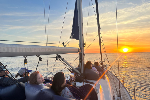 Oporto: crucero en velero con vino de Oporto, opción al atardecer
