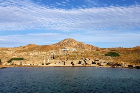 Mykonos: Private Guided Delos & Rhenia Cruise with Lunch