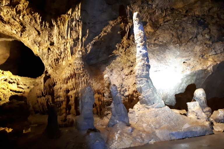 Unterirdische Höhlenwanderung in Budapests berühmteste HöhlenBudapest: 3-stündige, unterirdische Höhlenwanderung