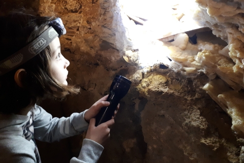 Podziemna jaskinia Spacer do najsłynniejszych jaskiń BudapesztuBudapeszt: 3-godzinny spacer po podziemnych tunelach