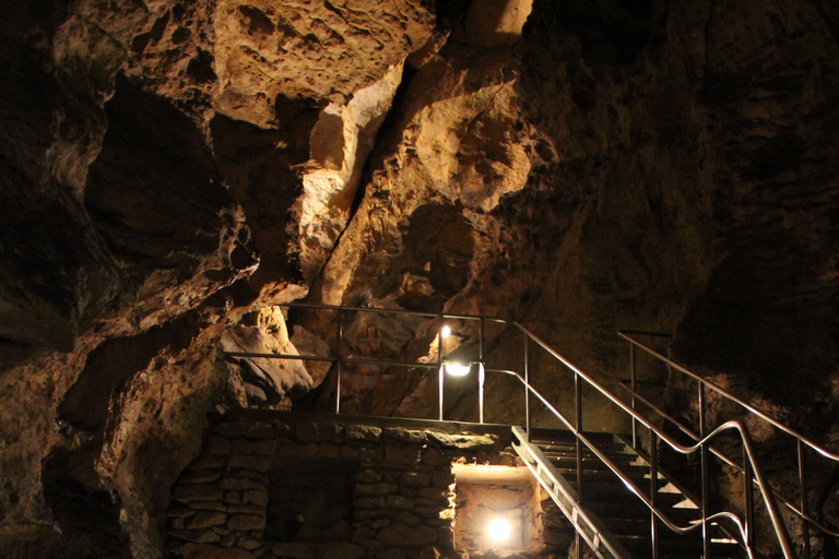 Grotte souterraine Entrez dans les grottes les plus célèbres de Budapest Budapest : 3 heures de visite souterraine