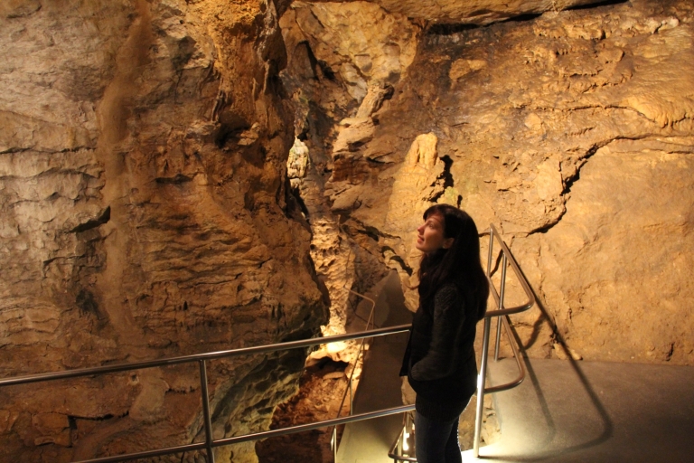 Grotte souterraine Entrez dans les grottes les plus célèbres de Budapest Budapest : 3 heures de visite souterraine