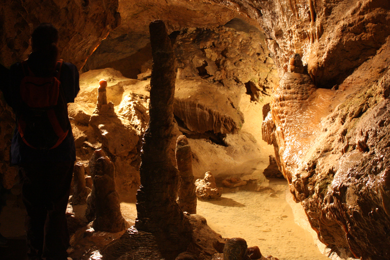 Grotte souterraine Entrez dans les grottes les plus célèbres de Budapest Budapest : 3 heures de visite souterraine