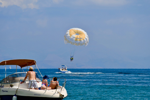 Korfu: przygoda na parasailingu w DassiaDassia: przygoda z parasailingiem na Korfu