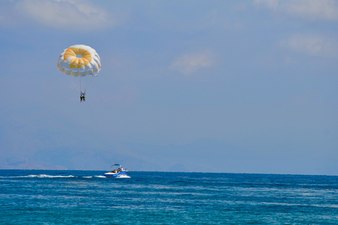 Korfu: Parasailing-Abenteuer in DassiaDassia: Parasailing-Abenteuer in Korfu