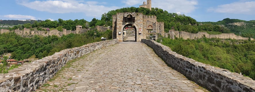 From Bucharest: Private Basarabovo & Veliko Tarnovo Day Tour