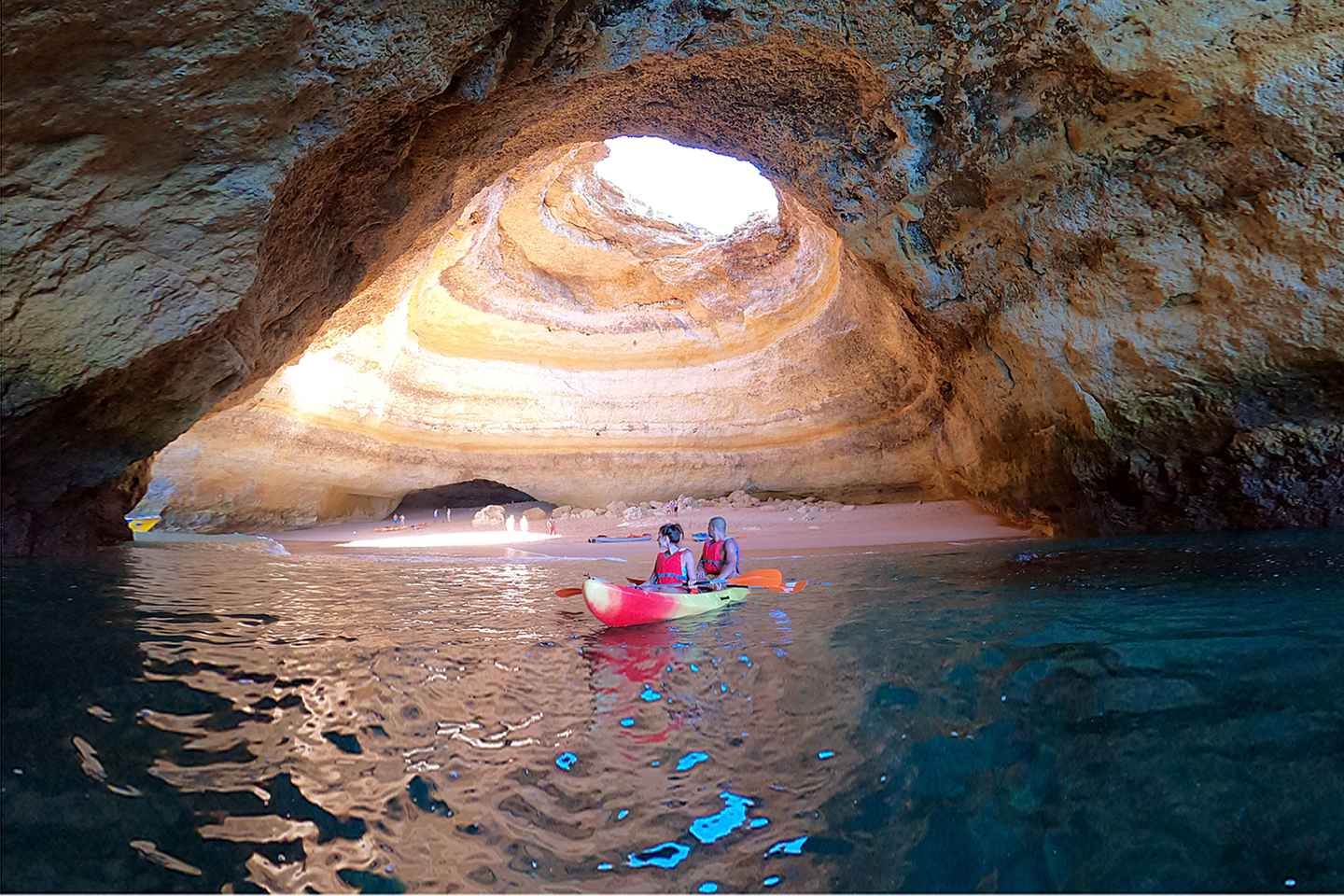 Aventure en kayak aux grottes de Benagil et plage Marinha