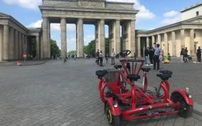 Berlin: Private Conference Bike Tour