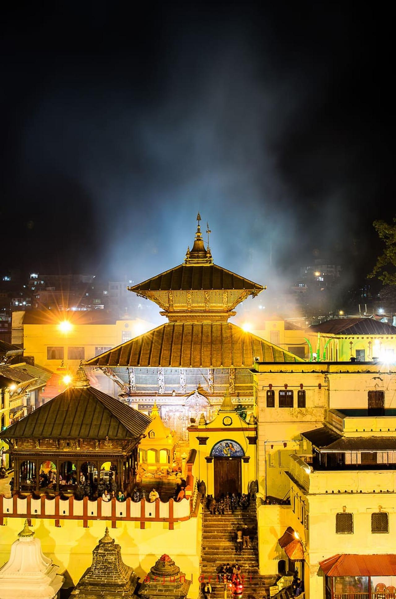 Der heilige Pashupatinath: Aarati, Feuerbestattungsriten und Boudha Stupa