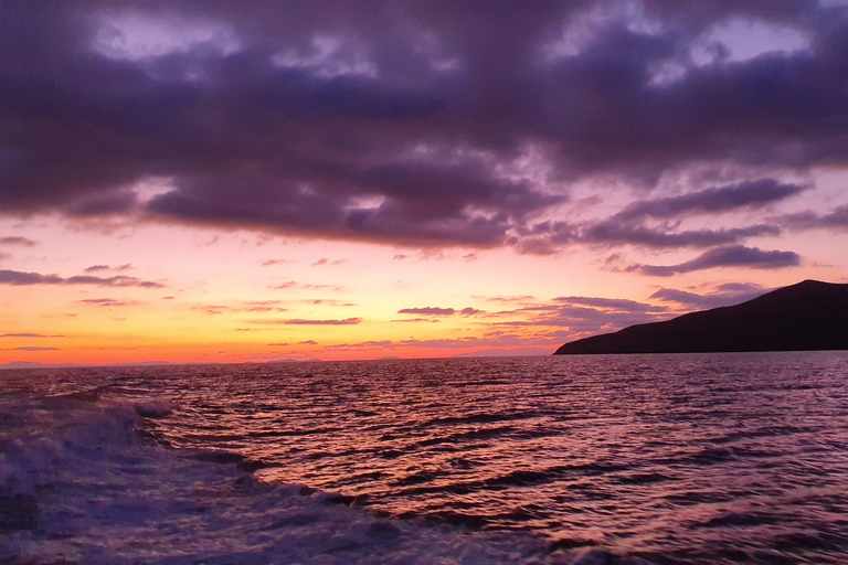 Mykonos: Cruzeiro Semi-Prive no Egeu ao pôr do sol com lanche MykonianCRUZEIRO SEMI-PRIVADO AO PÔR-DO-SOL NO MAR EGEU COM TRASLADO