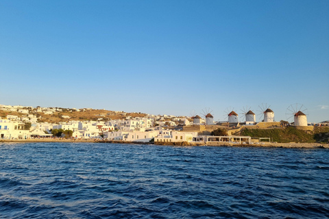Mykonos : Croisière privée au coucher du soleil dans la mer Égée avec plateaux mykoniensMYKONOS PRIVE CROISIÈRE AU COUCHER DU SOLEIL AVEC TRANSFERT