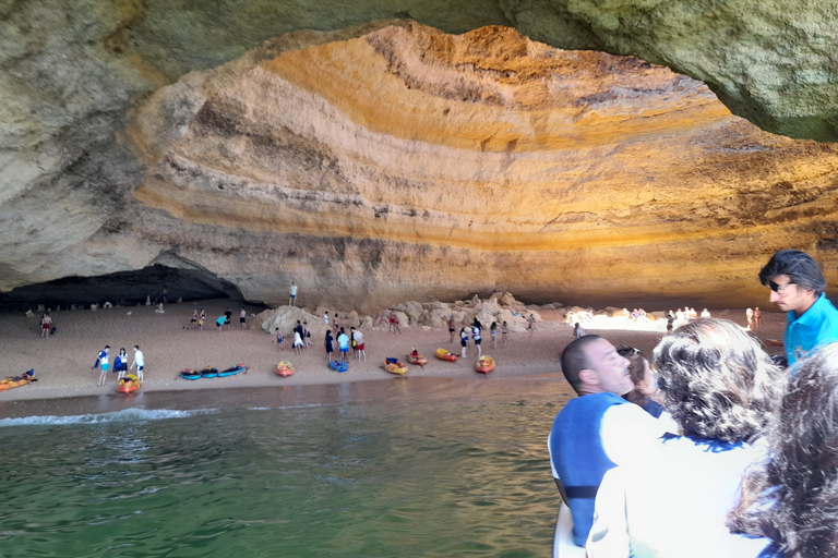 Albufeira: Passeio pelas Falésias do Algarve e Capela dos OssosPasseio pelas falésias do Algarve com parada na Capela dos Ossos