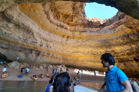 Albufeira: Passeio pelas Falésias do Algarve e Capela dos OssosPasseio pelas falésias do Algarve com parada na Capela dos Ossos