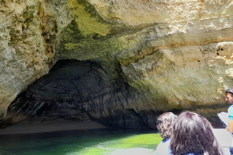 Albufeira: Passeio pelas Falésias do Algarve e Capela dos OssosPasseio pelas falésias do Algarve com parada na Capela dos Ossos