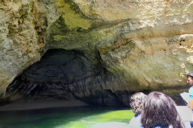 Albufeira: Passeio pelas Falésias do Algarve e Capela dos OssosPasseio pelas falésias do Algarve com parada na Capela dos Ossos