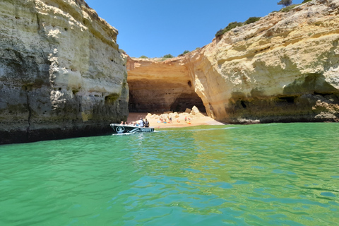 Albufeira: Passeio pelas Falésias do Algarve e Capela dos OssosPasseio pelas falésias do Algarve com parada na Capela dos Ossos