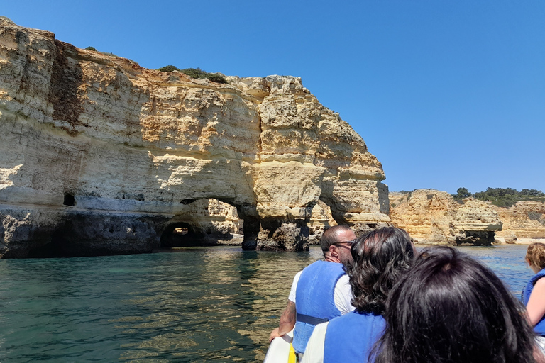 Albufeira: Passeio pelas Falésias do Algarve e Capela dos OssosPasseio pelas falésias do Algarve com parada na Capela dos Ossos