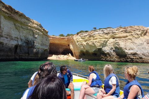 Albufeira: Passeio pelas Falésias do Algarve e Capela dos OssosPasseio pelas falésias do Algarve com parada na Capela dos Ossos