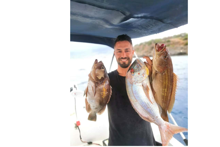 Agios Nikolaos: viaje de pesca en la bahía de MirabelloLancha | Agios Nikolaos: viaje de pesca en la bahía de Mirabello