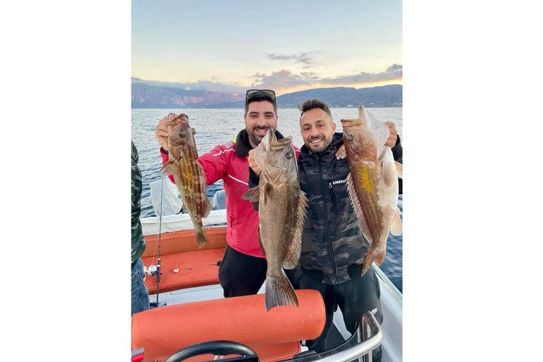 Agios Nikolaos: viaje de pesca en la bahía de MirabelloLancha | Agios Nikolaos: viaje de pesca en la bahía de Mirabello